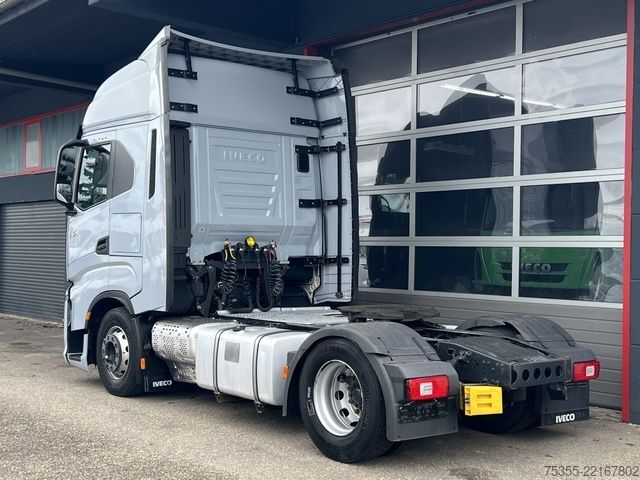 Standard SZM IVECO S-WAY AS440S48 ACC Intader NAVI 2xTank Leder E6d