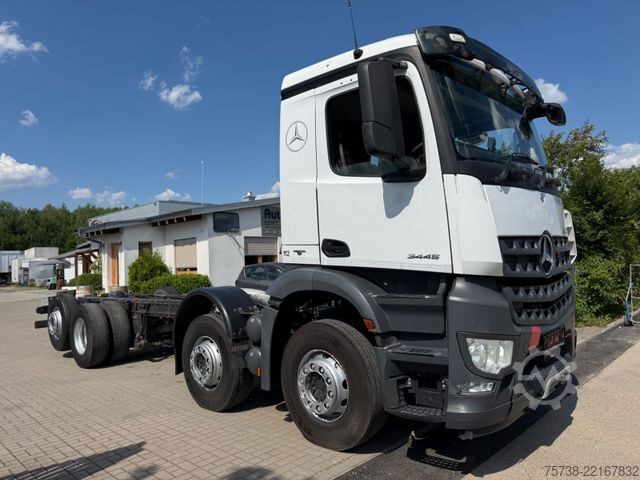 LKW-Fahrgestell MERCEDES-BENZ Arocs 3445 Fahrgestell 8X2/RECHTSLENKER/Retarder