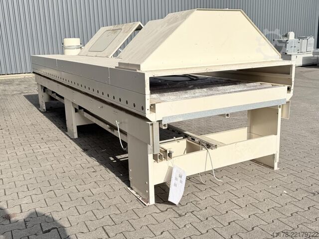 Rollenförderer mit Staubschutzhaube, 5500 mm Venjakob Rollenbahn RB5500