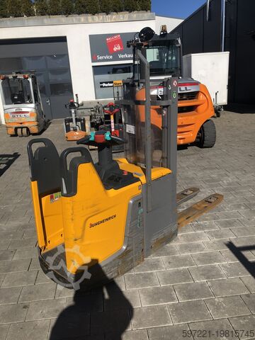 Stackers Stand-on Jungheinrich ERD 120