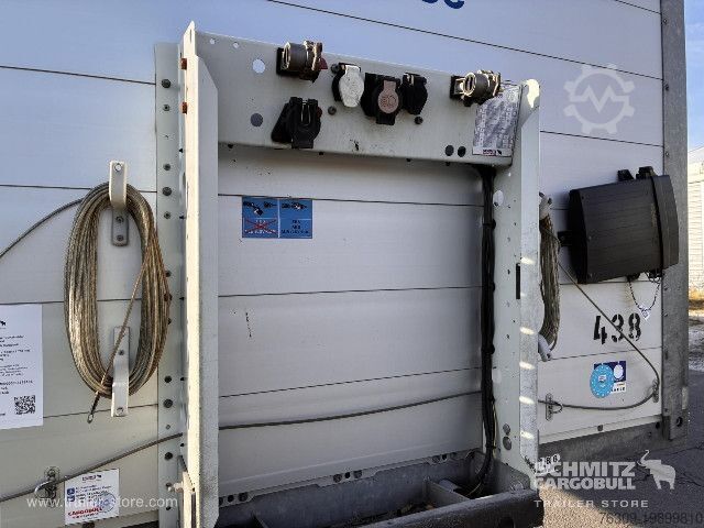 Auflieger mit Pritsche & Plane Schmitz Cargobull Curtainsider Standard Staplerhalterung Getränke