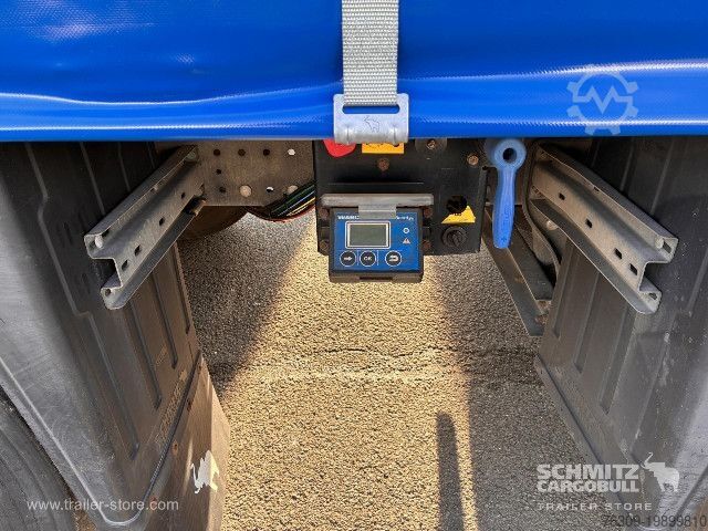 Auflieger mit Pritsche & Plane Schmitz Cargobull Curtainsider Standard Staplerhalterung Getränke