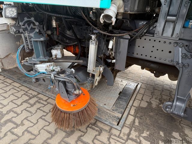 Kehrmaschine MERCEDES-BENZ Axor 1833 Kehrmaschine VAL?air HD 200 Bar - 9 m³