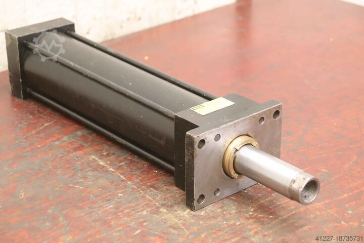 Hydraulic cylinder Parker J-3LRLS33M  Hub 300 mm