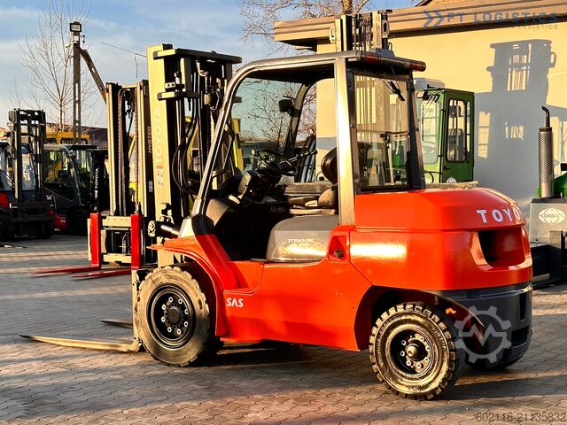 Gabelstapler Toyota 42-4FD40 / DIESEL / 4500KG / DUPLEX / FO