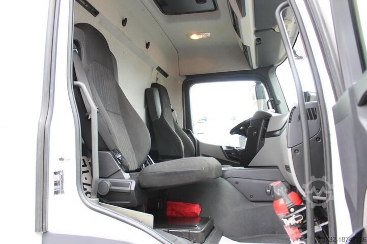 Box truck Mercedes-Benz Antos 1830 E6 Koffer 7,7m LBW S.Tür ACC LDW