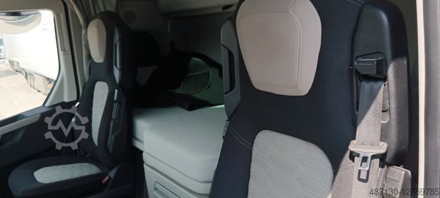 Standard tractor unit FORD F-MAX 500