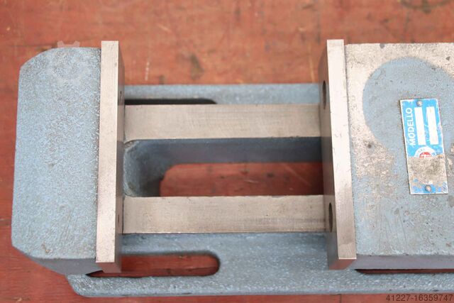 Machine vice unbekannt Spannweite 143 mm