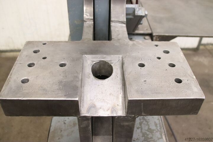 Profile steel shear punch, 5-fold combined Mubea HIW 600