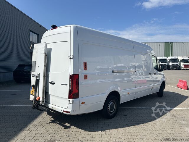Delivery van Mercedes-Benz Sprinter 319 1.9 CDI / L3 H2 / Loadlift 500 kg ...