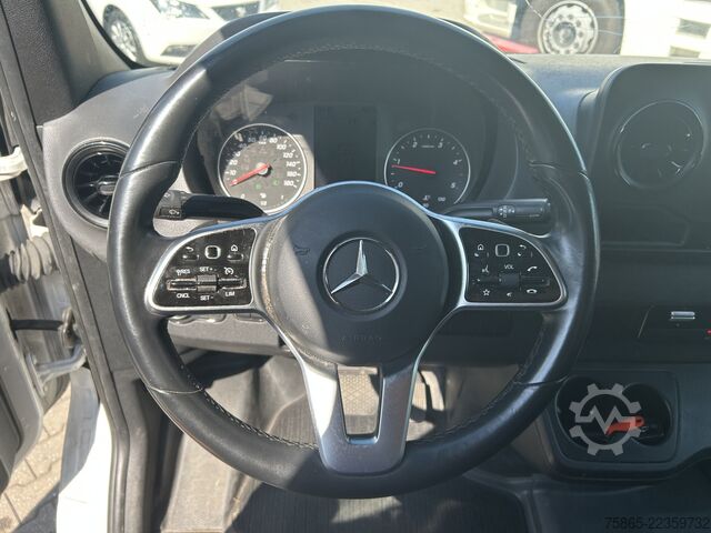 Delivery van Mercedes-Benz Sprinter 319 1.9 CDI / L3 H2 / Loadlift 500 kg ...