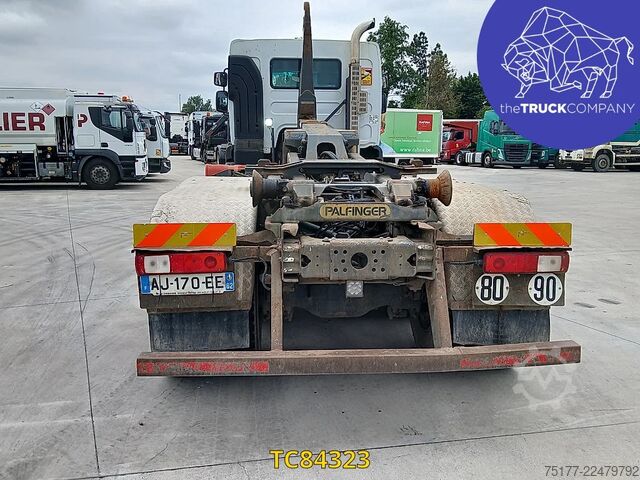 Container transportation Renault Kerax