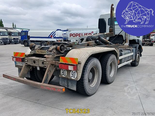 Container transportation Renault Kerax