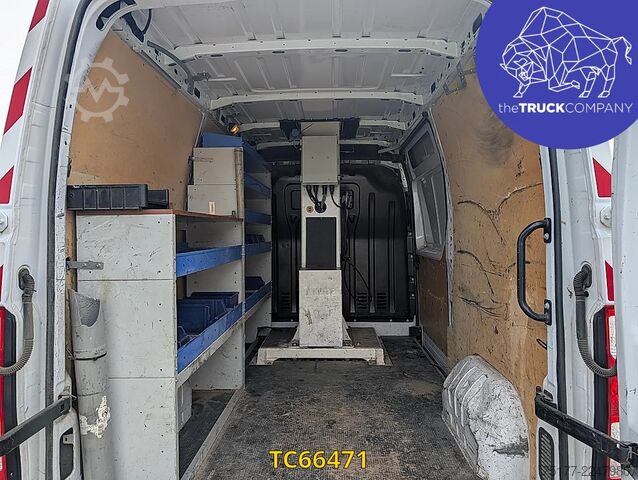 Lifting platform Renault Master 145.35 nacelle