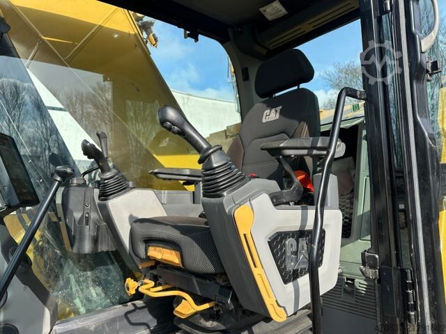 Kettenbagger CATERPILLAR 325 07E / Planierschild / OilQuick