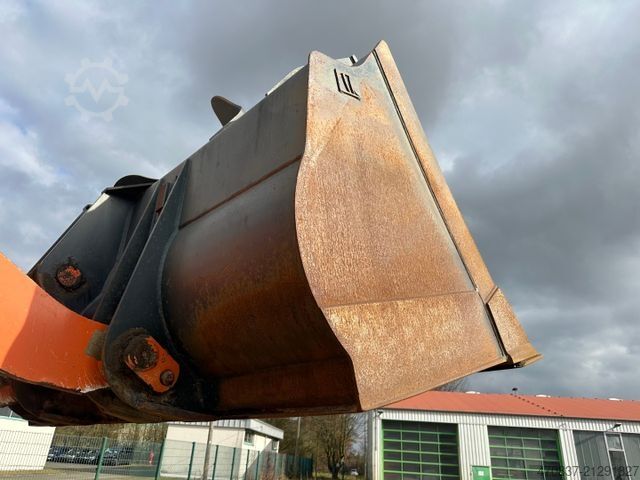 Radlader HITACHI ZW250-5B / Waage