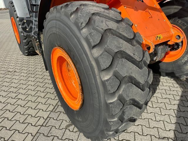 Radlader HITACHI ZW250-5B / Waage