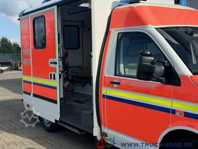 Fire truck Volkswagen T5 2.0 TDI Autom KTW Krankentransport inkl Liege