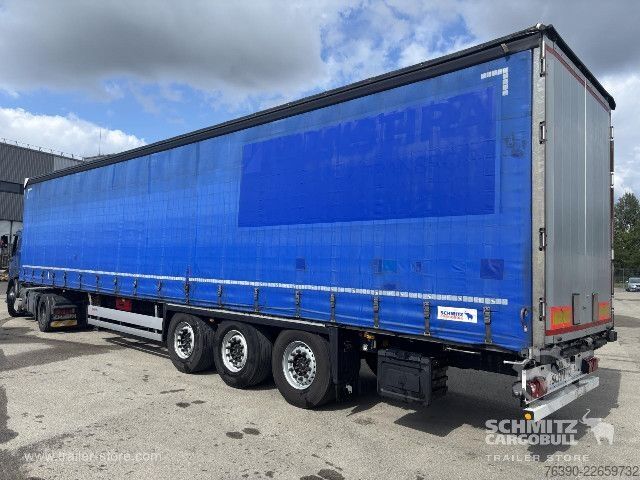 Auflieger mit Pritsche & Plane Schmitz Cargobull Semitrailer Curtainsider Standard