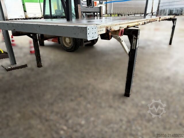 Wechselpritsche offen Krone Plattform 7,82m mit Steckrungen mittig