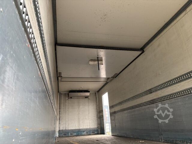 Standard-SZM Volvo FM 420 + CARRIER 1250 + 8x2 + euro 5 + LIFT 2.5T