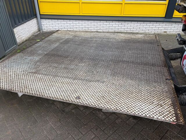 Standard-SZM Volvo FM 420 + CARRIER 1250 + 8x2 + euro 5 + LIFT 2.5T