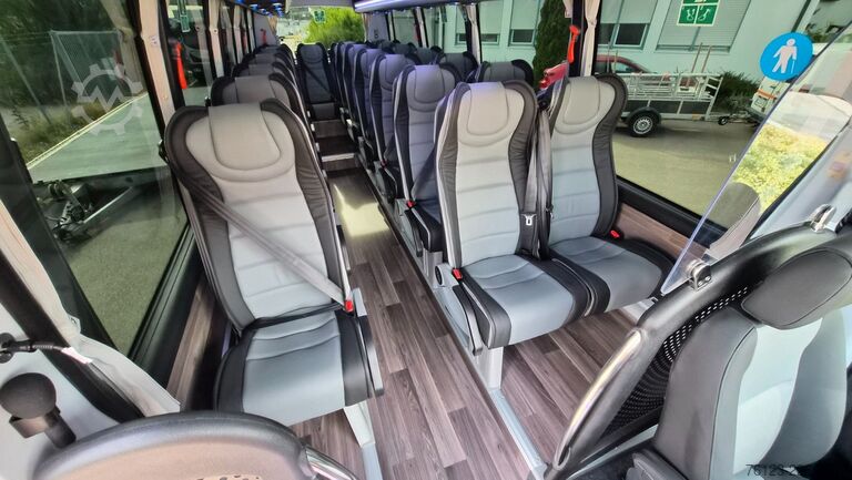 Kleinbus MERCEDES-BENZ 519 Sunset S 4 Ferqui Lagerfahrzeug Stock