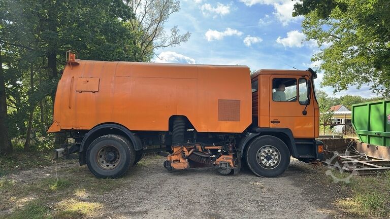 Kehrmaschine MAN M05