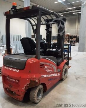 Geländestapler Manitou ME 425 C 2,5 t Elektro
