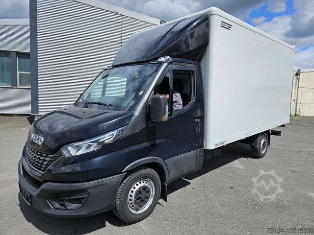 Transporter with suitcase Iveco 35 S 18