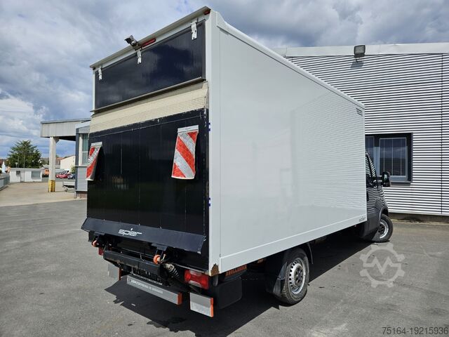 Transporter with suitcase Iveco 35 S 18