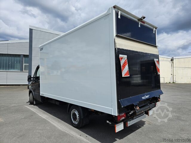 Transporter with suitcase Iveco 35 S 18