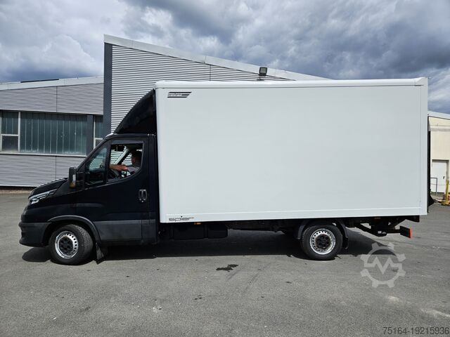 Transporter with suitcase Iveco 35 S 18