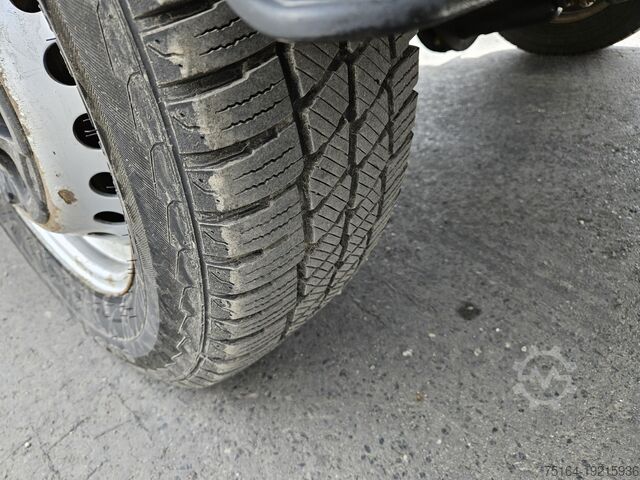 Transporter with suitcase Iveco 35 S 18