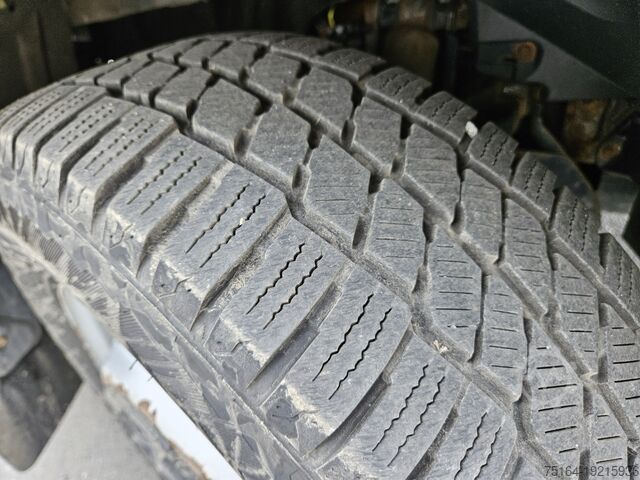 Transporter with suitcase Iveco 35 S 18