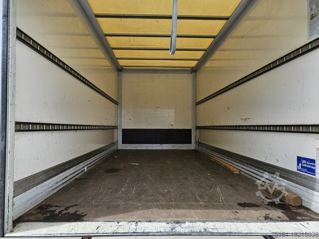 Transporter with suitcase Iveco 35 S 18