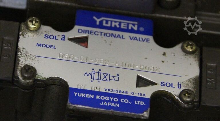 Steuerblock mit 6 Stück Wegeventilen Yuken MSW-01-X-30 FHCG-02