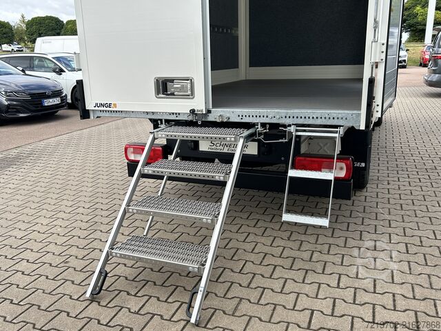 Transporter mit Koffer Volkswagen Crafter Koffer Junge Möbelkoffer Automat