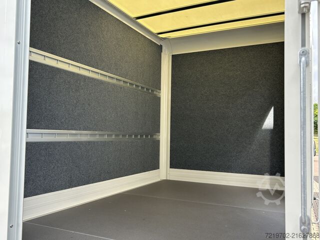 Transporter mit Koffer Volkswagen Crafter Koffer Junge Möbelkoffer Automat