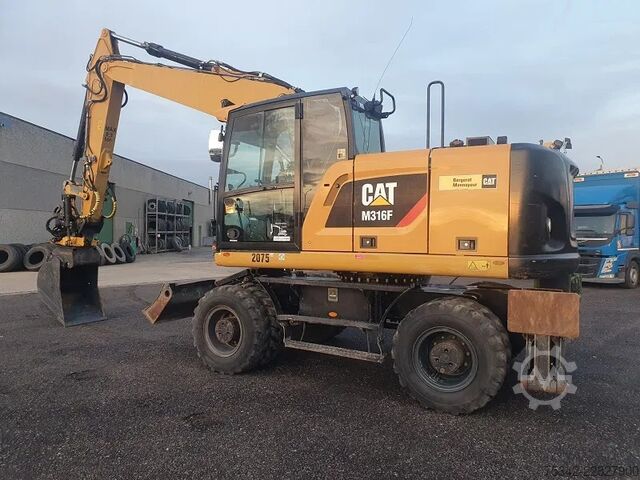 Radbagger Caterpillar M316F - mobile excavator - Tilrotator Engcon