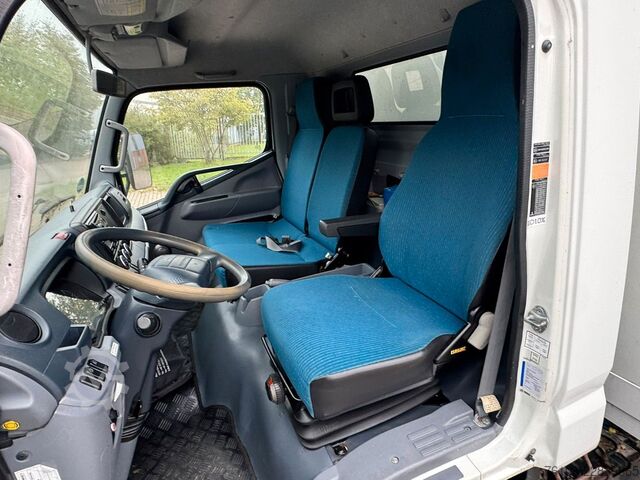 LKW mit Kofferaufbau FUSO Canter 7C15 Koffer mit Ladebordwand