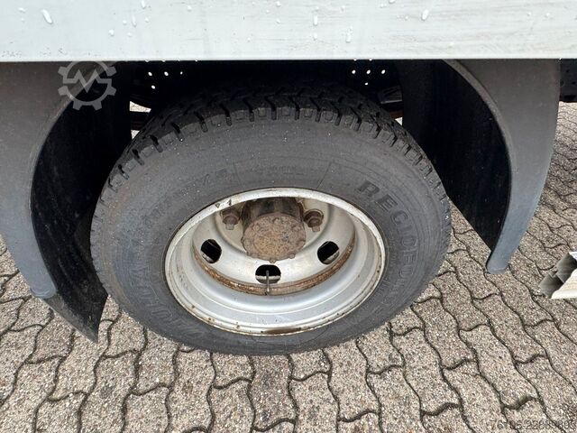 LKW mit Kofferaufbau FUSO Canter 7C15 Koffer mit Ladebordwand