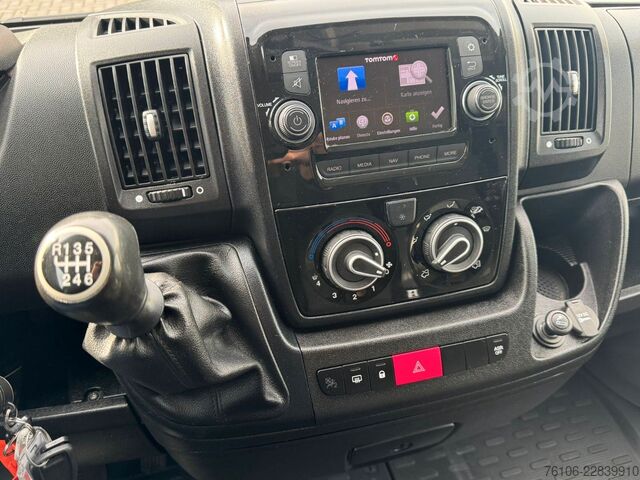 Transporter mit Koffer FIAT Ducato Koffer mit LBW *Klima*Kamera*Navi*