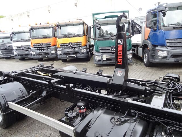 Tipper truck Renault D180.75 Haken Multilift