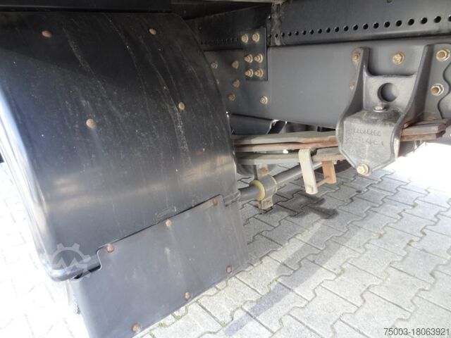 Box truck Renault D10.210 7m Koffer