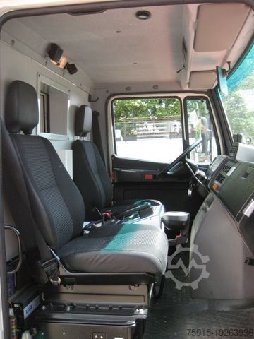 Fire truck MERCEDES-BENZ 616 D Vario Großraum-RTW Luftfederung *21000 KM*