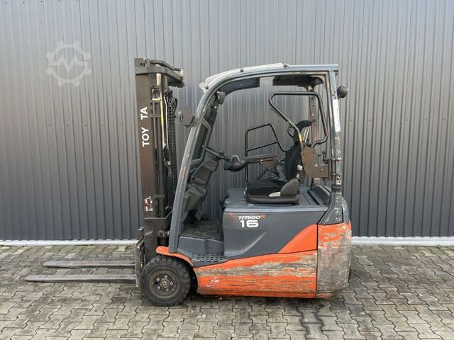 Electric 3-wheel forklift Toyota 8 FBE16T