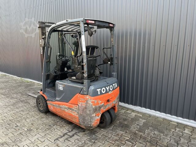 Electric 3-wheel forklift Toyota 8 FBE16T