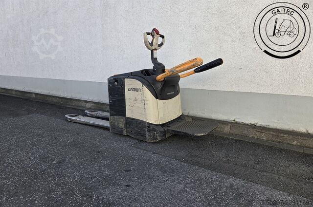 Niederhubwagen Crown WT 3040