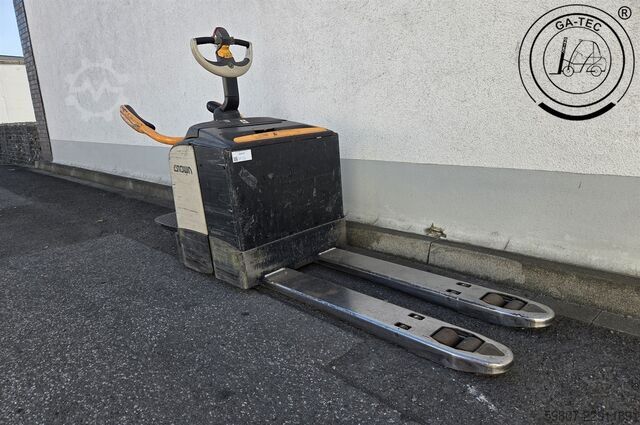 Niederhubwagen Crown WT 3040